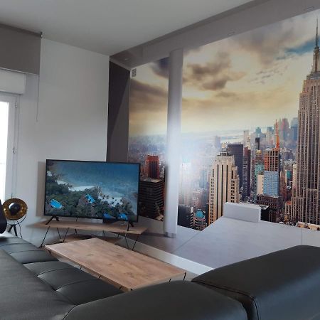 Appartement Renove Le New-York En Centre Ville - Terrasse Et Parking - Non Climatise La Roche-Chalais Zewnętrze zdjęcie