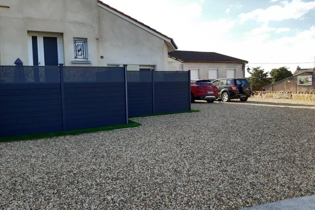 Appartement Renove Le New-York En Centre Ville - Terrasse Et Parking - Non Climatise La Roche-Chalais Zewnętrze zdjęcie