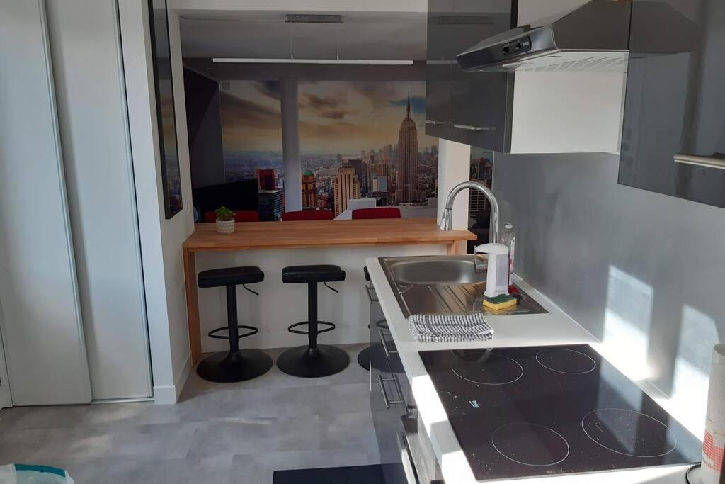 Appartement Renove Le New-York En Centre Ville - Terrasse Et Parking - Non Climatise La Roche-Chalais Zewnętrze zdjęcie