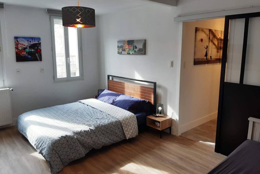 Appartement Renove Le New-York En Centre Ville - Terrasse Et Parking - Non Climatise La Roche-Chalais Zewnętrze zdjęcie