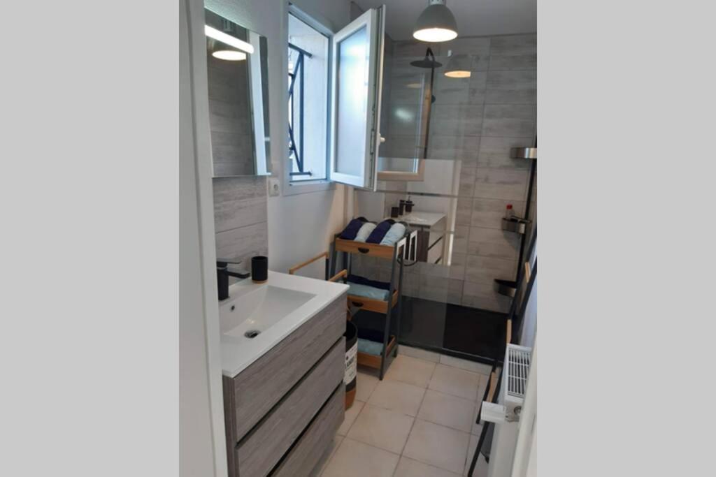 Appartement Renove Le New-York En Centre Ville - Terrasse Et Parking - Non Climatise La Roche-Chalais Zewnętrze zdjęcie